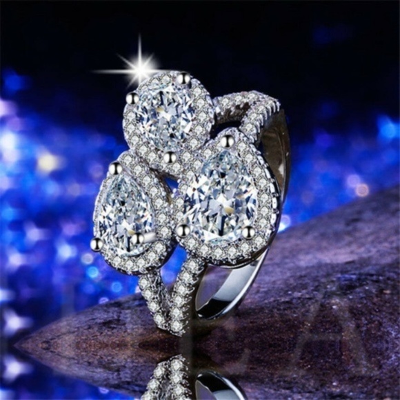 Jewelry - 925 Silver Water Drop Shape White Sapphire
